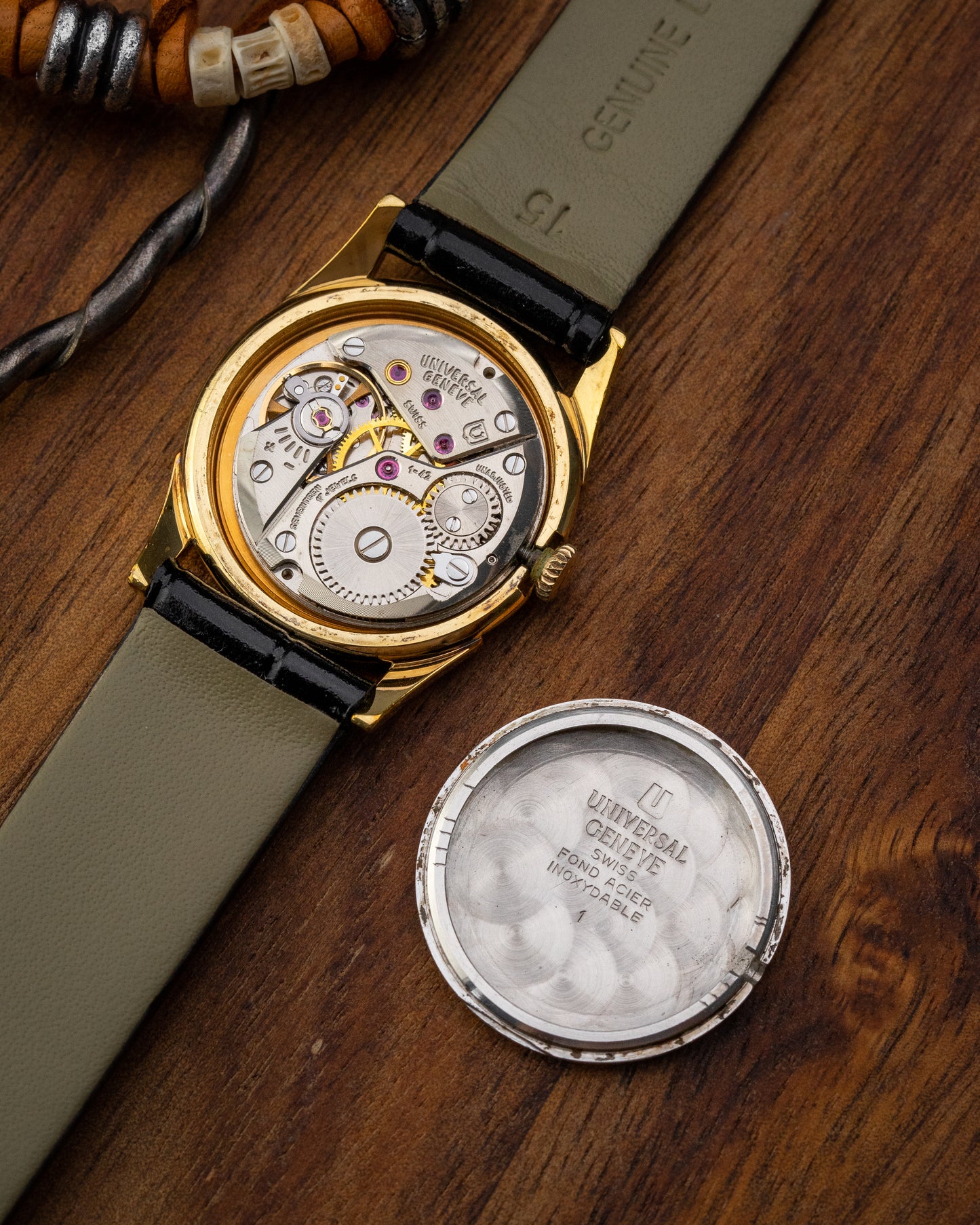 Universal Geneve Mini "Bull Horn" Fancy Lugs Gold Ref. 542680 (Cal. 1-42)