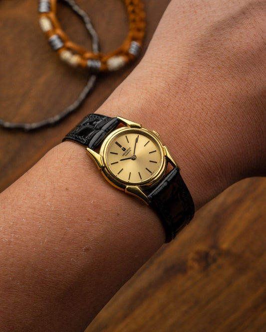 Universal Geneve Mini "Bull Horn" Fancy Lugs Gold Ref. 542680 (Cal. 1-42)