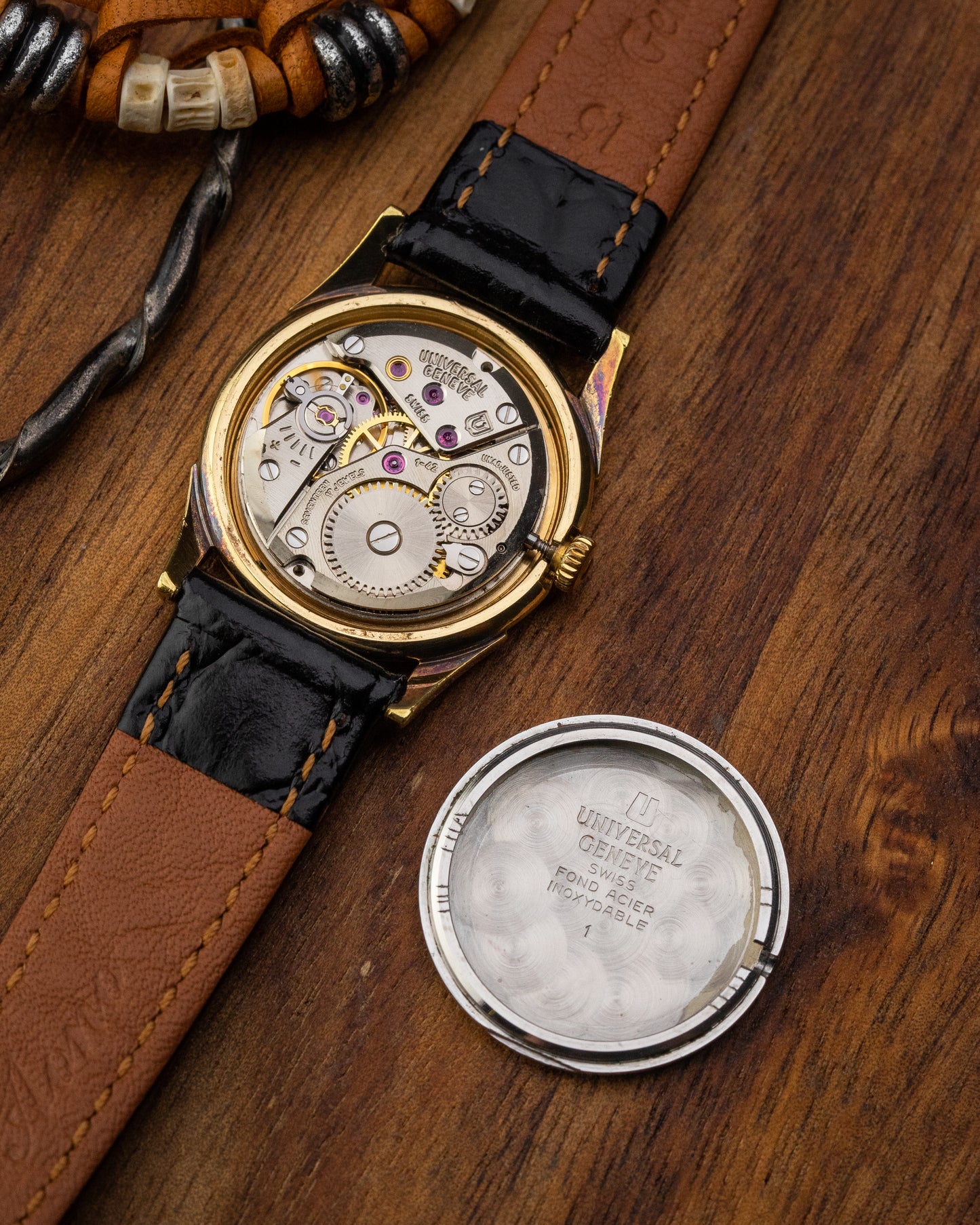 Universal Geneve Mini "Bull Horn" Fancy Lugs Gold Ref. 542680 (Cal. 1-42)