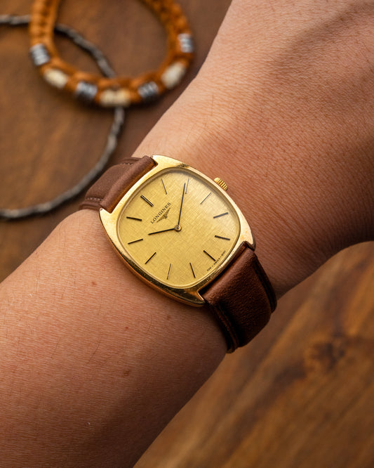 Longines Square "Cushion" Linen dial Gold Ref. 6190 (Cal. 528)