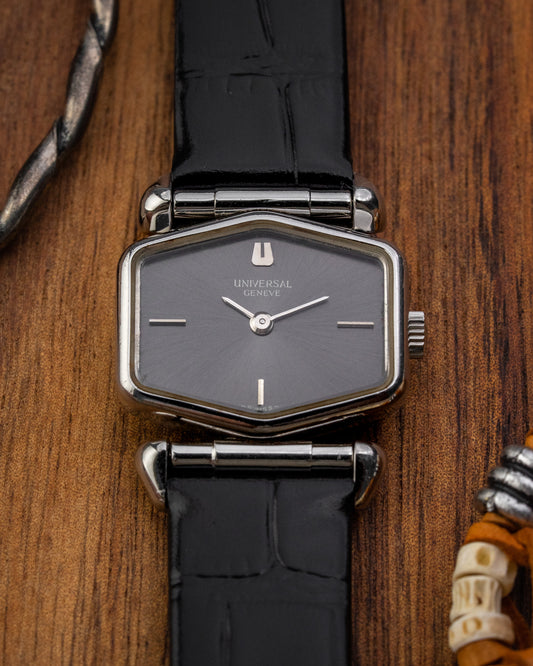 Universal Geneve Hexagon “Convertible Cow Horn Lugs” Grey dial Ref. 811625 (Cal. 11)