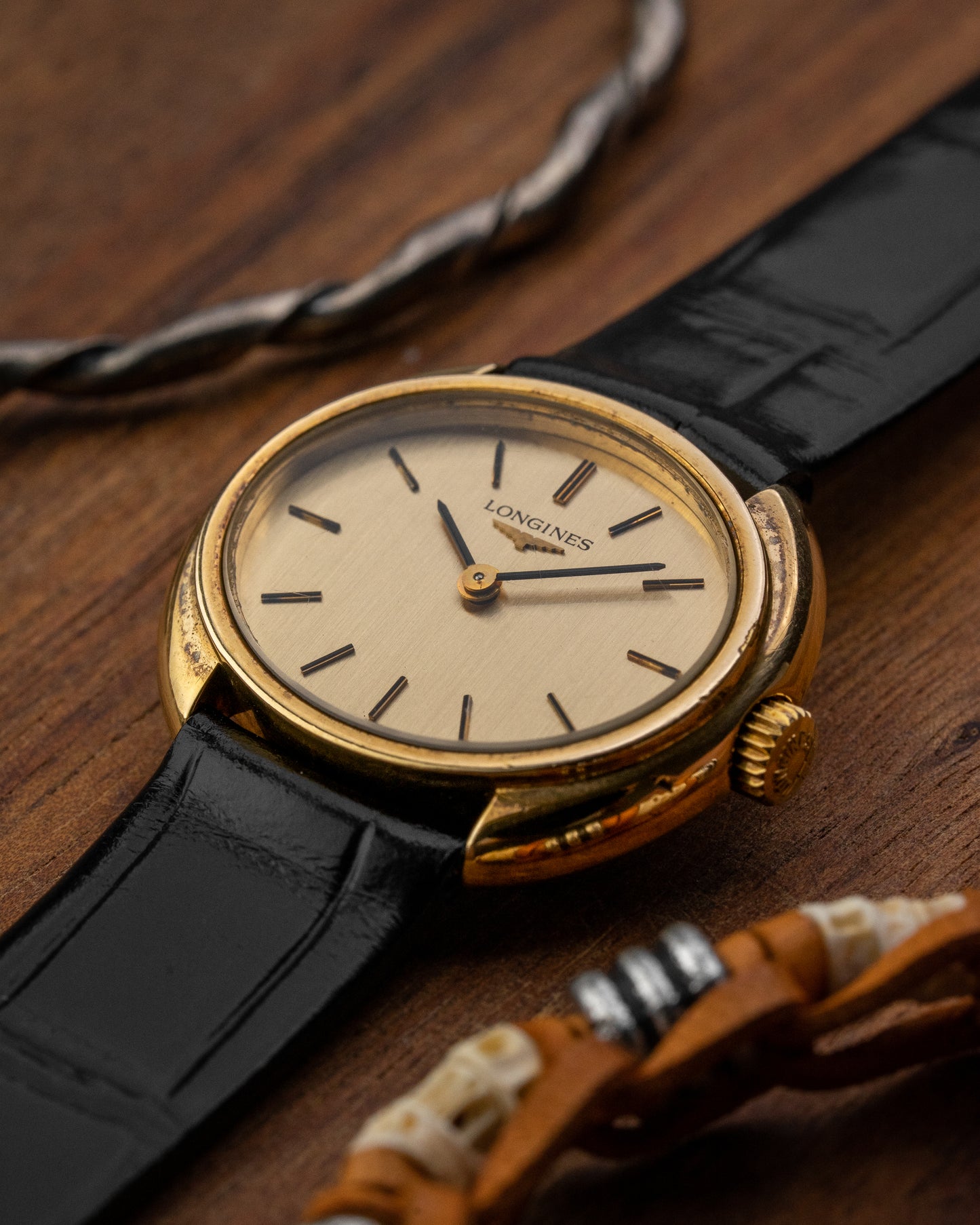 Longines Oval Oblong “C-Shape” case Gold Ref. 5081 (Cal. 5602)