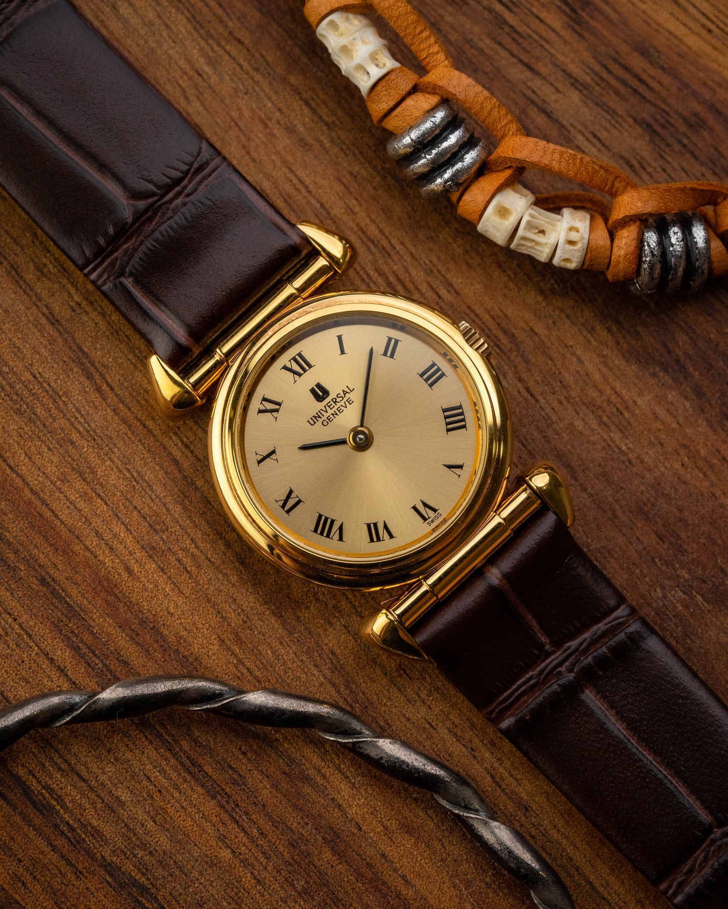 Universal Geneve “Convertible Cow Horn Lugs” Roman dial Gold Ref. 542678 (Cal. 1-42)