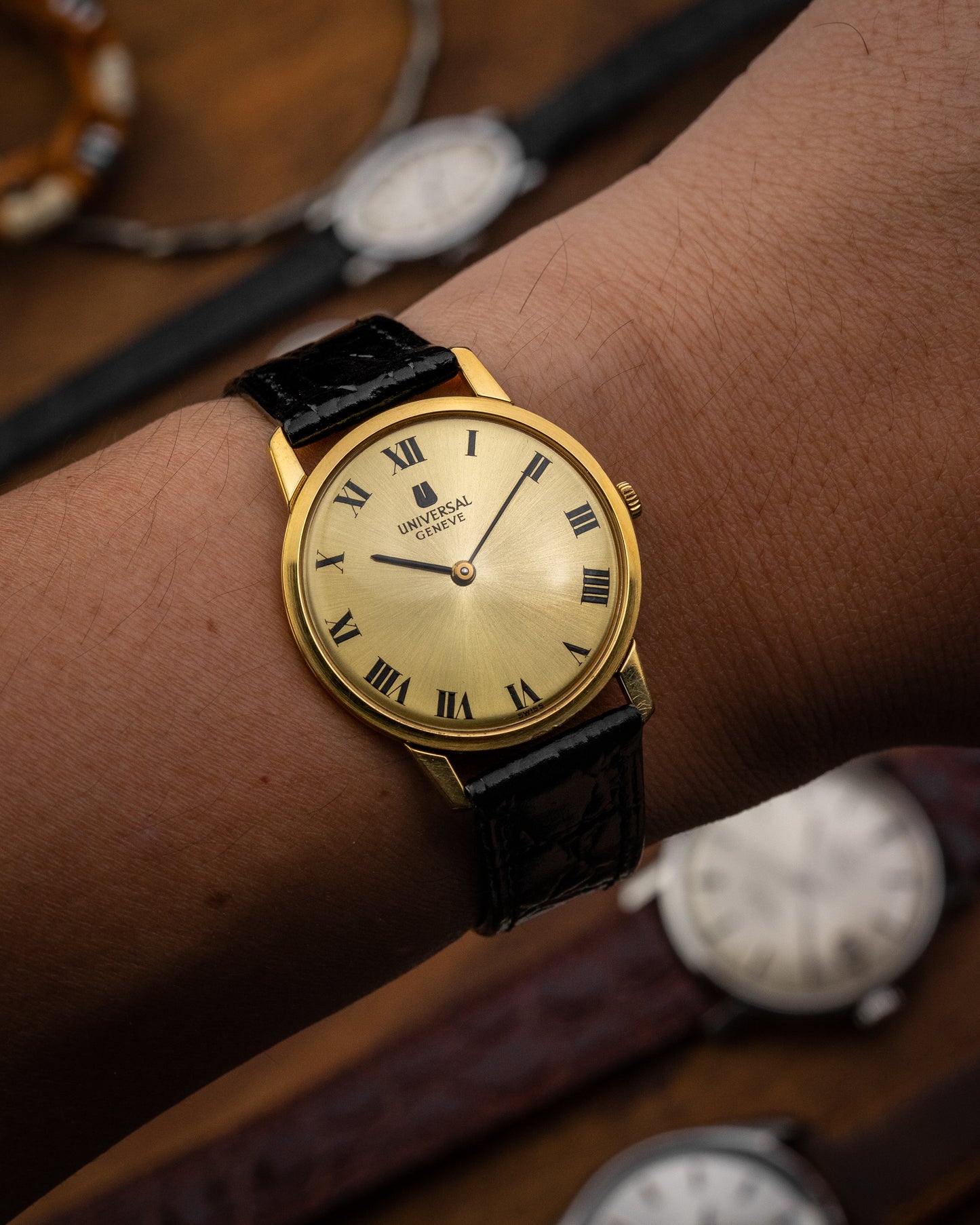 Universal Geneve "Ultra-Thin" Roman dial Gold Ref. 542101 (Cal. 1-42)