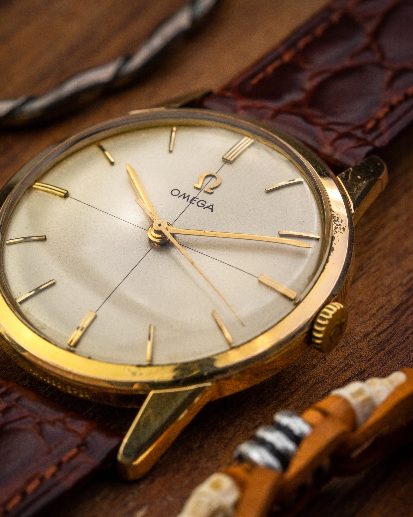 Omega Classic Crosshair dial Gold Ref. 14732-1 (Cal. 285)
