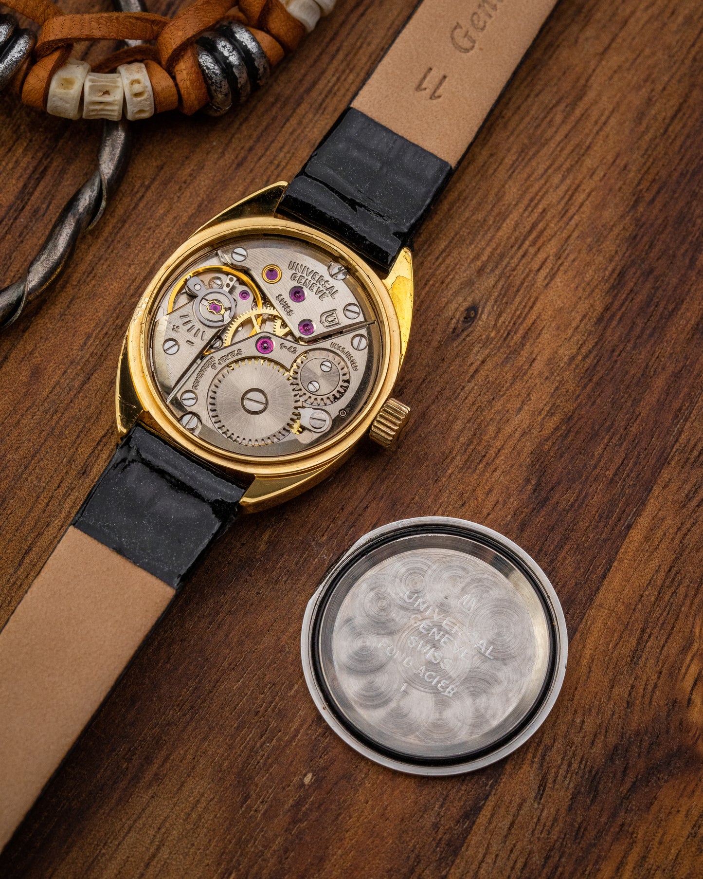 Universal Geneve C-shape Roman dial Gold Ladies Ref. 542682 (Cal. 1-42)