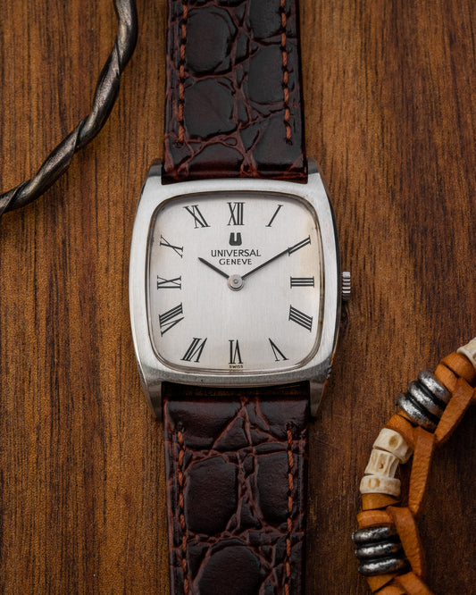 Universal Geneve “Square-Tonneau” Roman dial Ref. 842114 (Cal. 1-42)