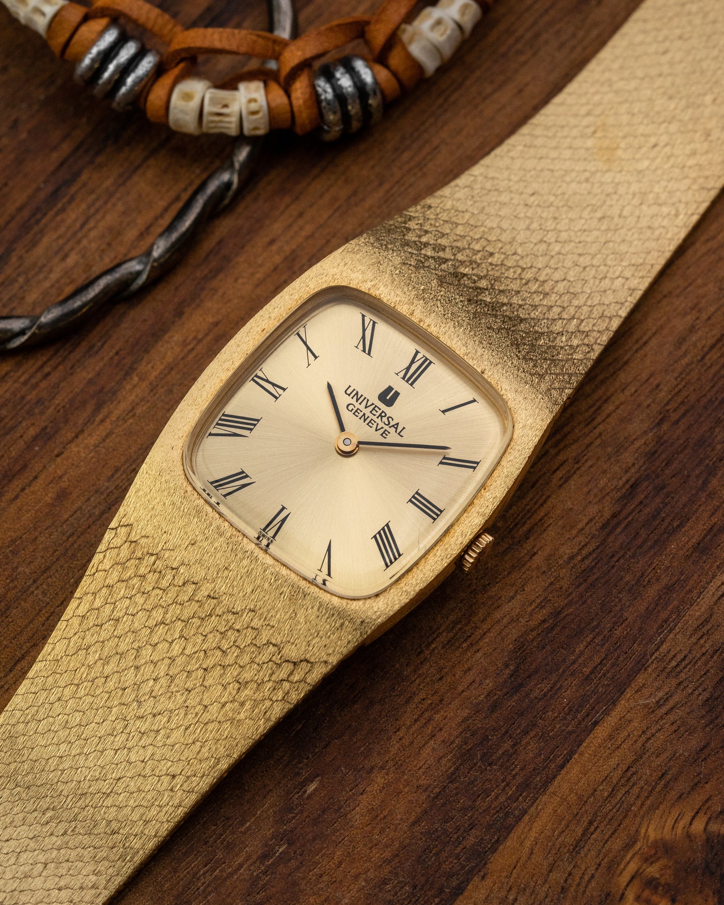 Universal Geneve “Cobra” Roman dial Integrated Gold Ref. 542014 (Cal. 1-42)