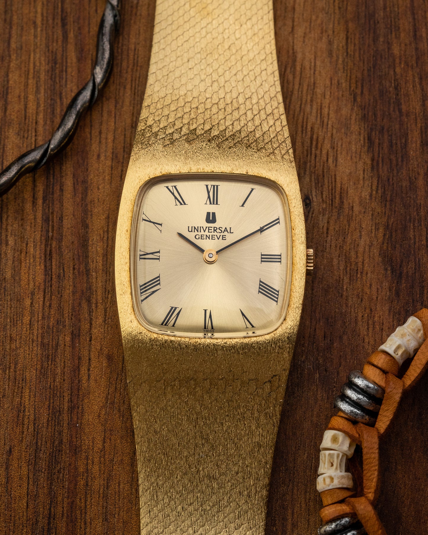 Universal Geneve “Cobra” Roman dial Integrated Gold Ref. 542014 (Cal. 1-42)