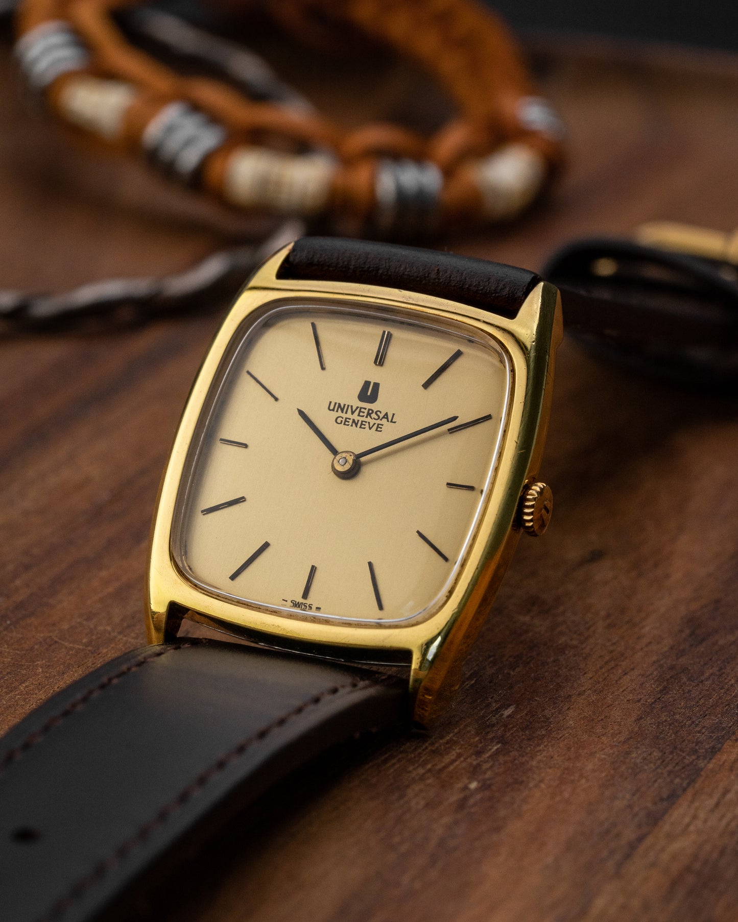 Universal Geneve “Square-Tonneau” Gold Ref. 542114 (Cal. 1-42)
