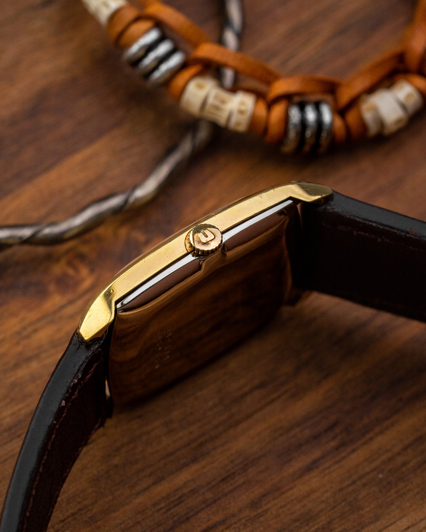 Universal Geneve “Square-Tonneau” Gold Ref. 542114 (Cal. 1-42)