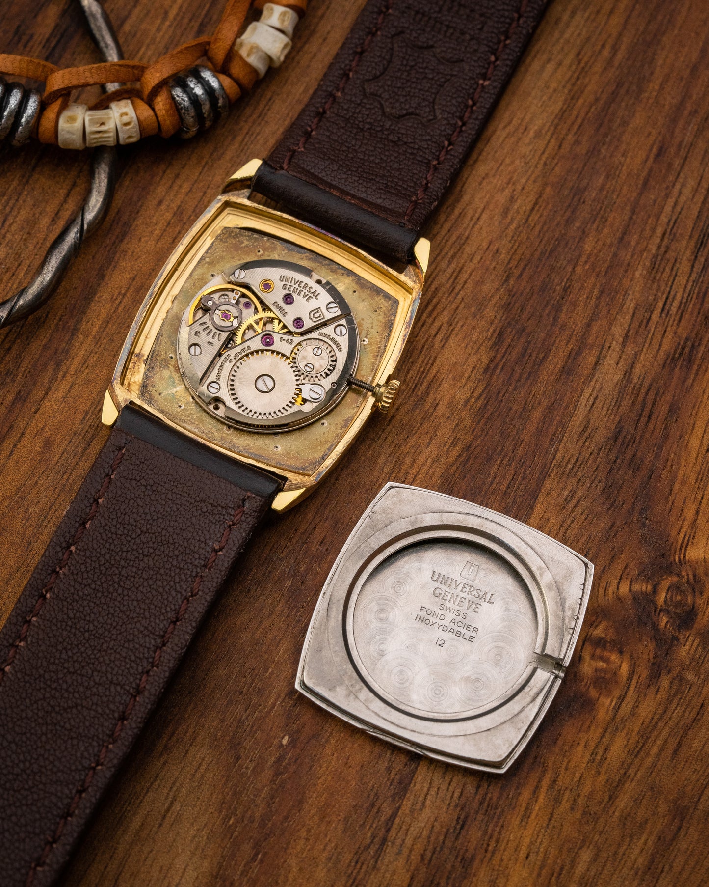 Universal Geneve “Square-Tonneau” Gold Ref. 542114 (Cal. 1-42)