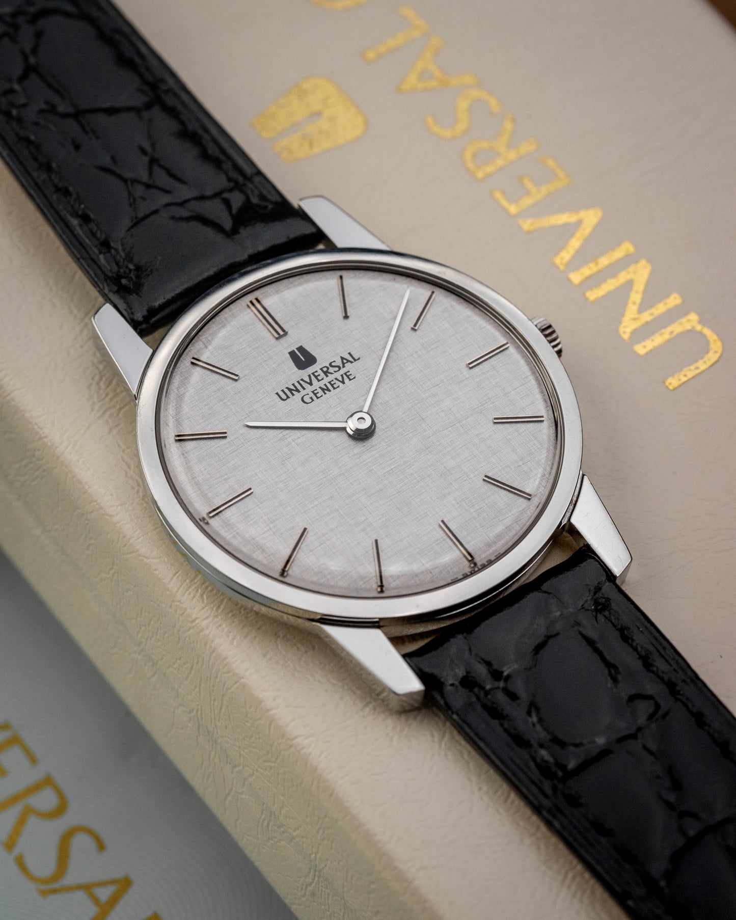Universal Geneve "Ultra-Thin" Linen dial Ref. 842101 (Cal. 1-42)