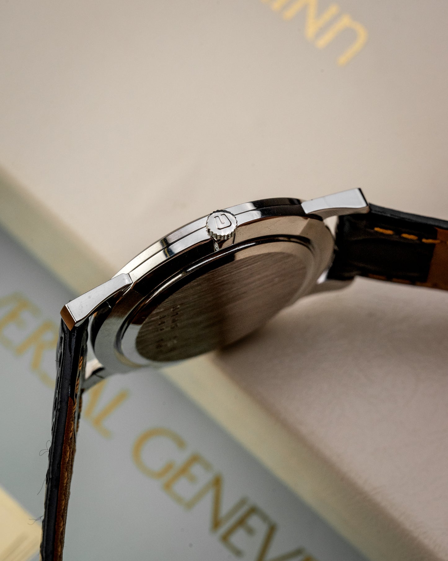 Universal Geneve "Ultra-Thin" Linen dial Ref. 842101 (Cal. 1-42)