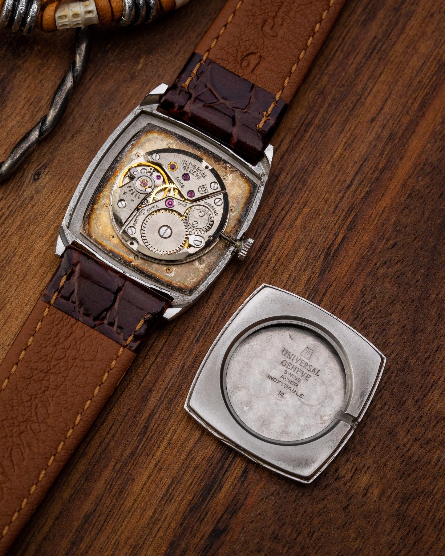 Universal Geneve “Square-Tonneau” Ref. 842114 (Cal. 1-42)