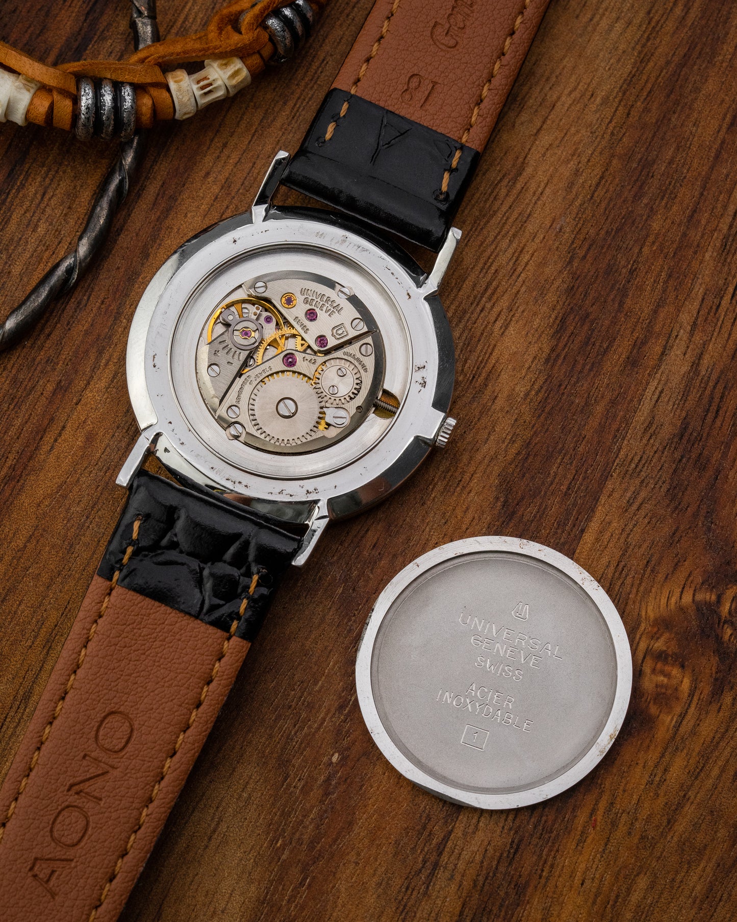 Universal Geneve Oval Roman dial Ref. 842124 (Cal. 1-42)