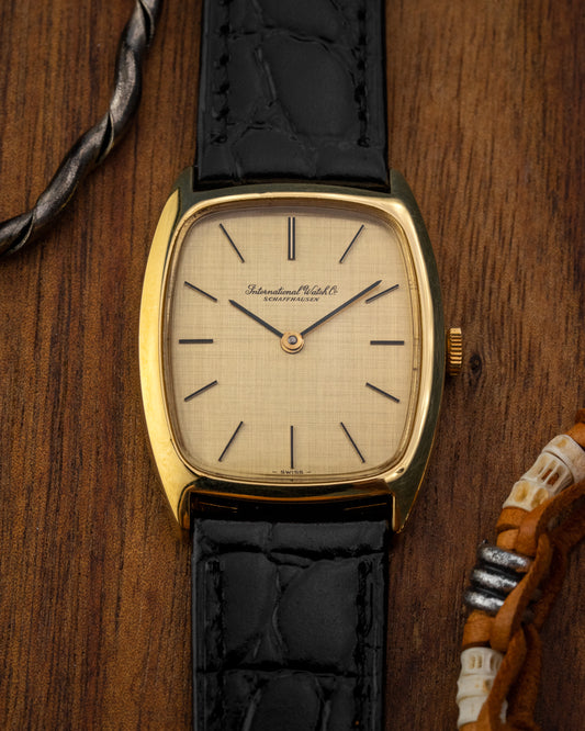 IWC Tonneau Linen dial Gold Ref. 2582 (Cal. 423)