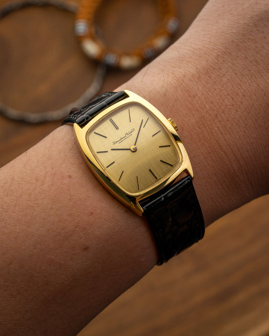 IWC Tonneau Linen dial Gold Ref. 2582 (Cal. 423)