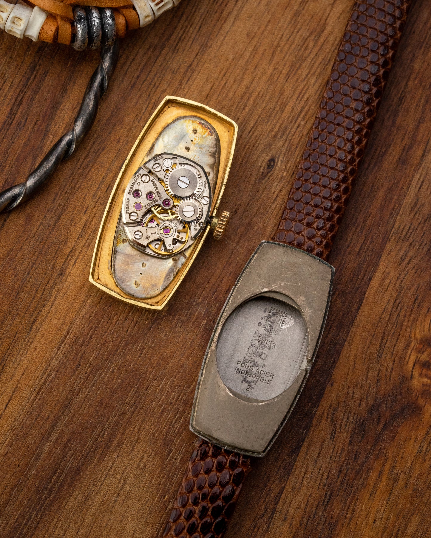 Universal Geneve Rectangular Oval dial Gold Ref. 510610 (Cal. 10)