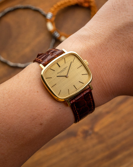 IWC "Square TV" Linen dial Gold Ref. 2583 (Cal. 403)