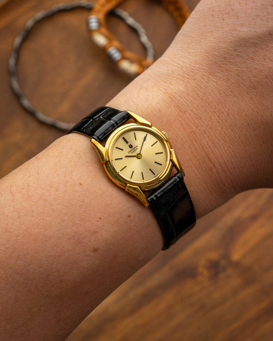 Universal Geneve Mini "Bull Horn" Fancy Lugs Gold Ref. 542680 (Cal. 1-42)
