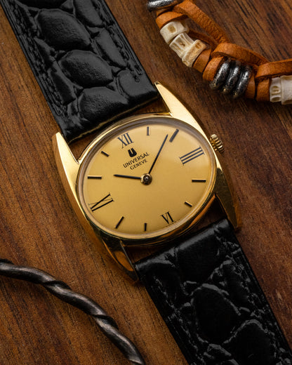 Universal Geneve "Batwing" Quarter Roman dial Gold Ref. 542608 (Cal. 42)