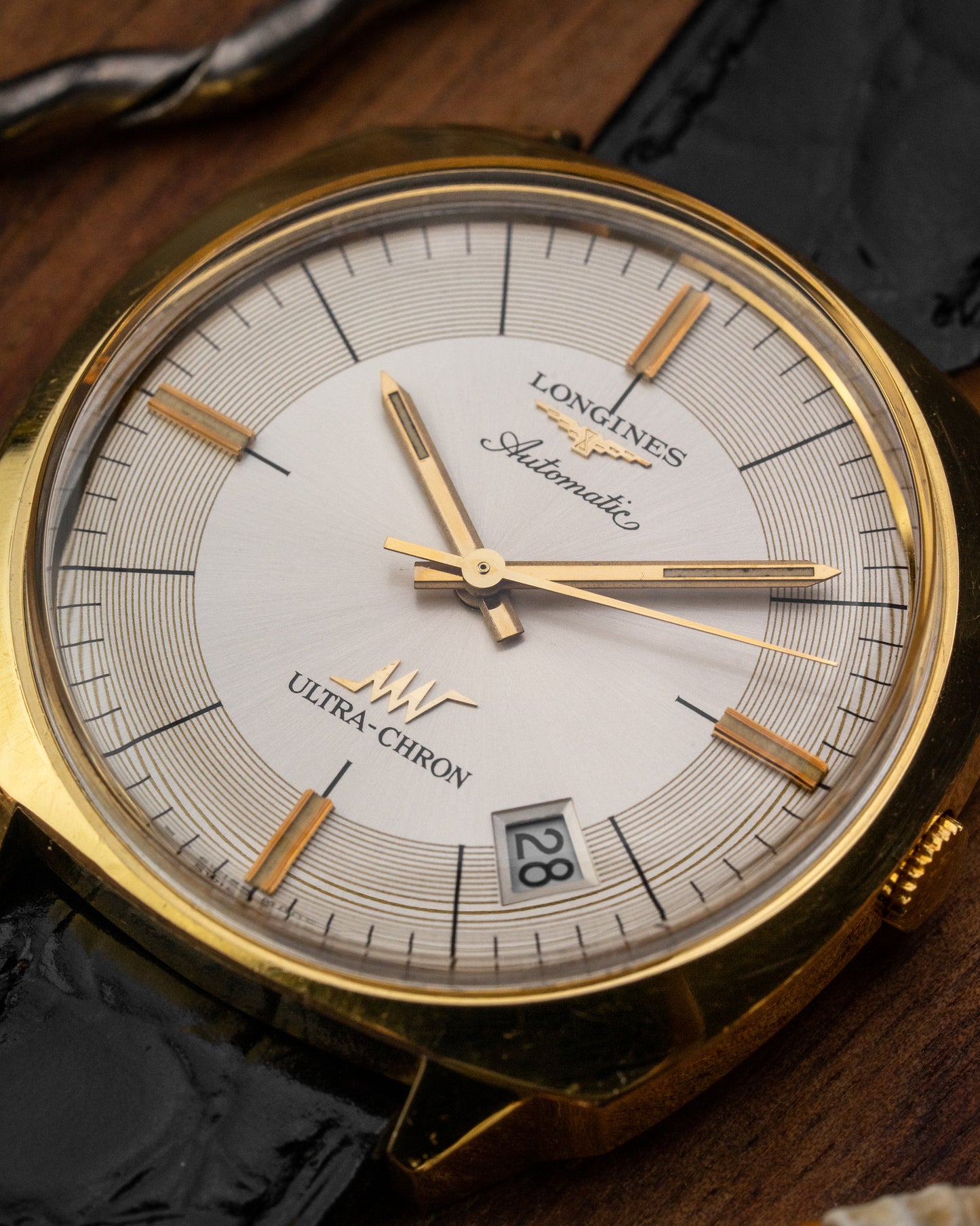Longines Ultra-Chron “Sector Cushion” Automatic Date Gold Ref. 8456-1 (Cal. 6651)