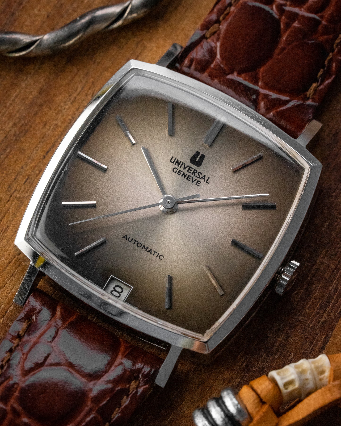 Universal Geneve Automatic Date "Square Cushion" Brown dial Ref. 871100 (Cal. 71)