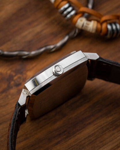 Universal Geneve Automatic Date "Square Cushion" Brown dial Ref. 871100 (Cal. 71)