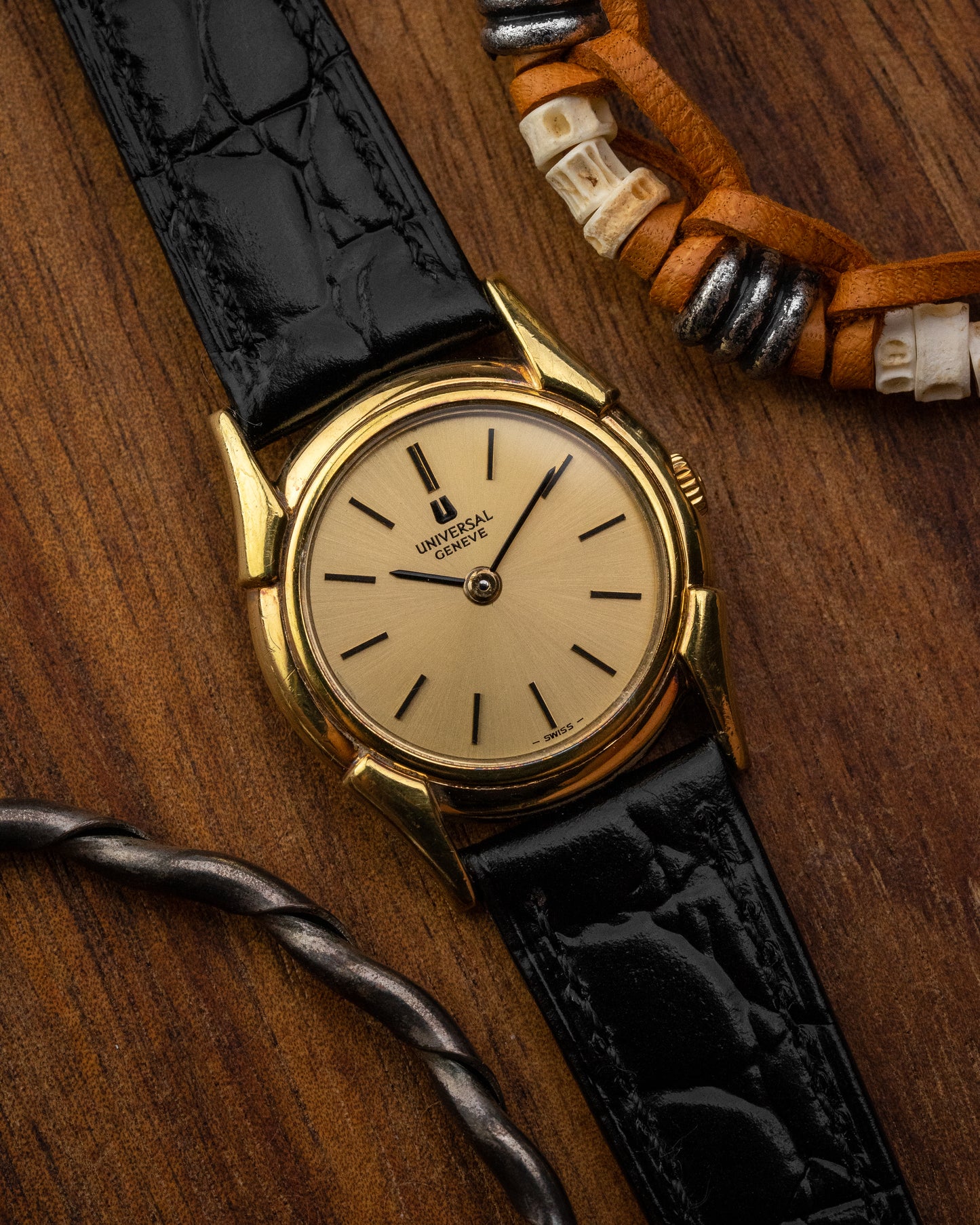 Universal Geneve Mini "Bull Horn" Fancy Lugs Gold Ref. 542680 (Cal. 1-42)