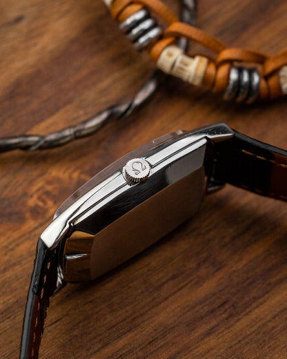 Omega Constellation Chronometer "Elongated Tonneau" Linen dial Ref. 153.029 (Cal. 672)