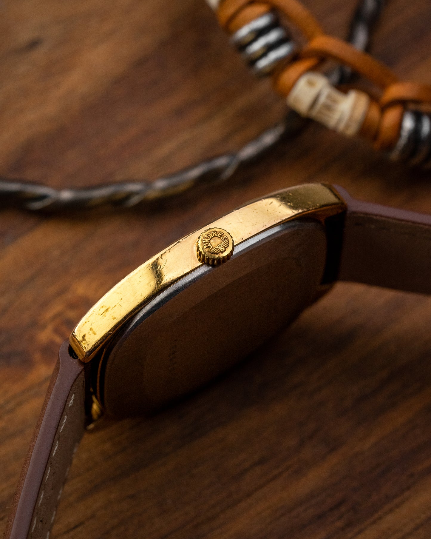 Longines Square "Cushion" Linen dial Gold Ref. 6190 (Cal. 528)