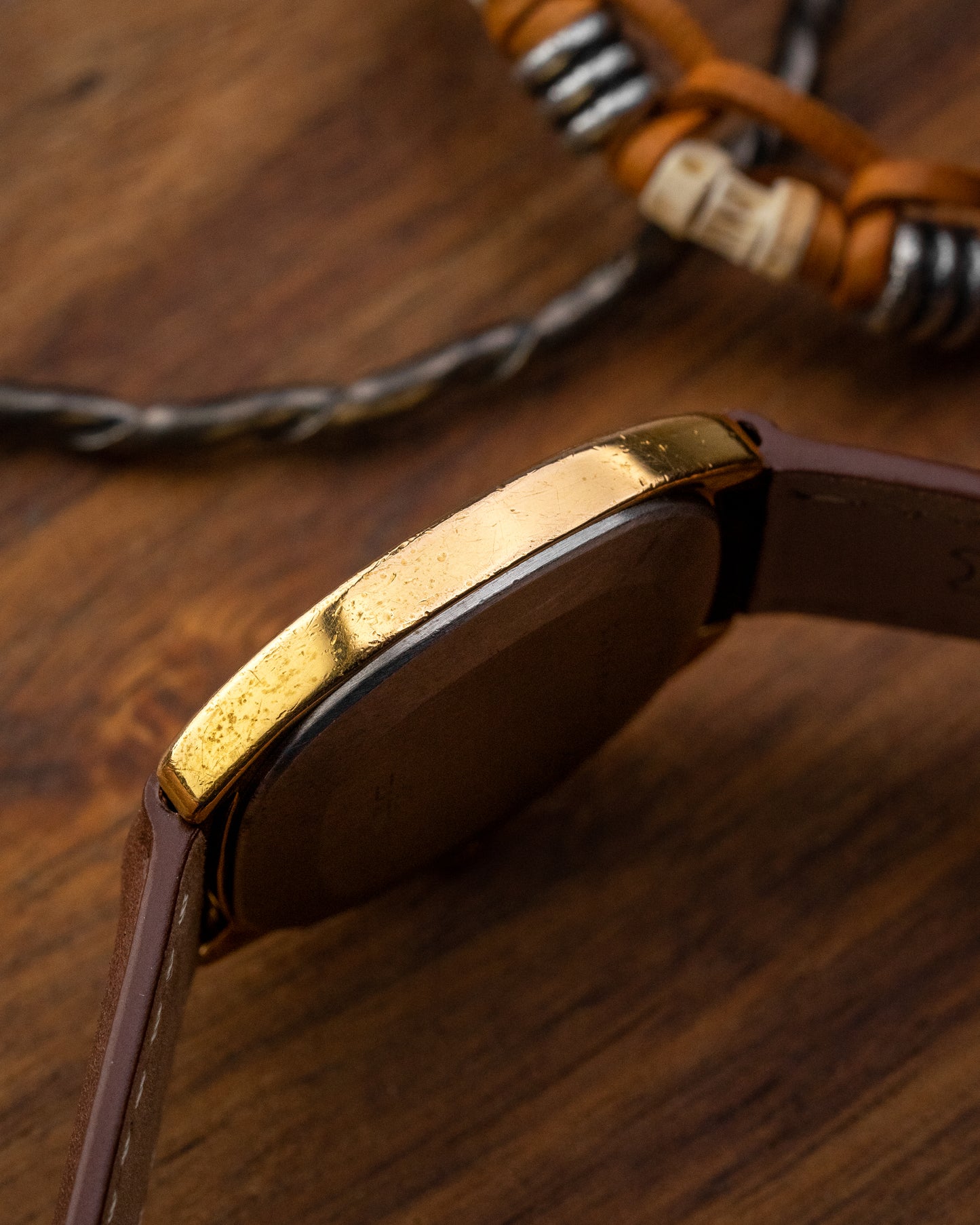 Longines Square "Cushion" Linen dial Gold Ref. 6190 (Cal. 528)
