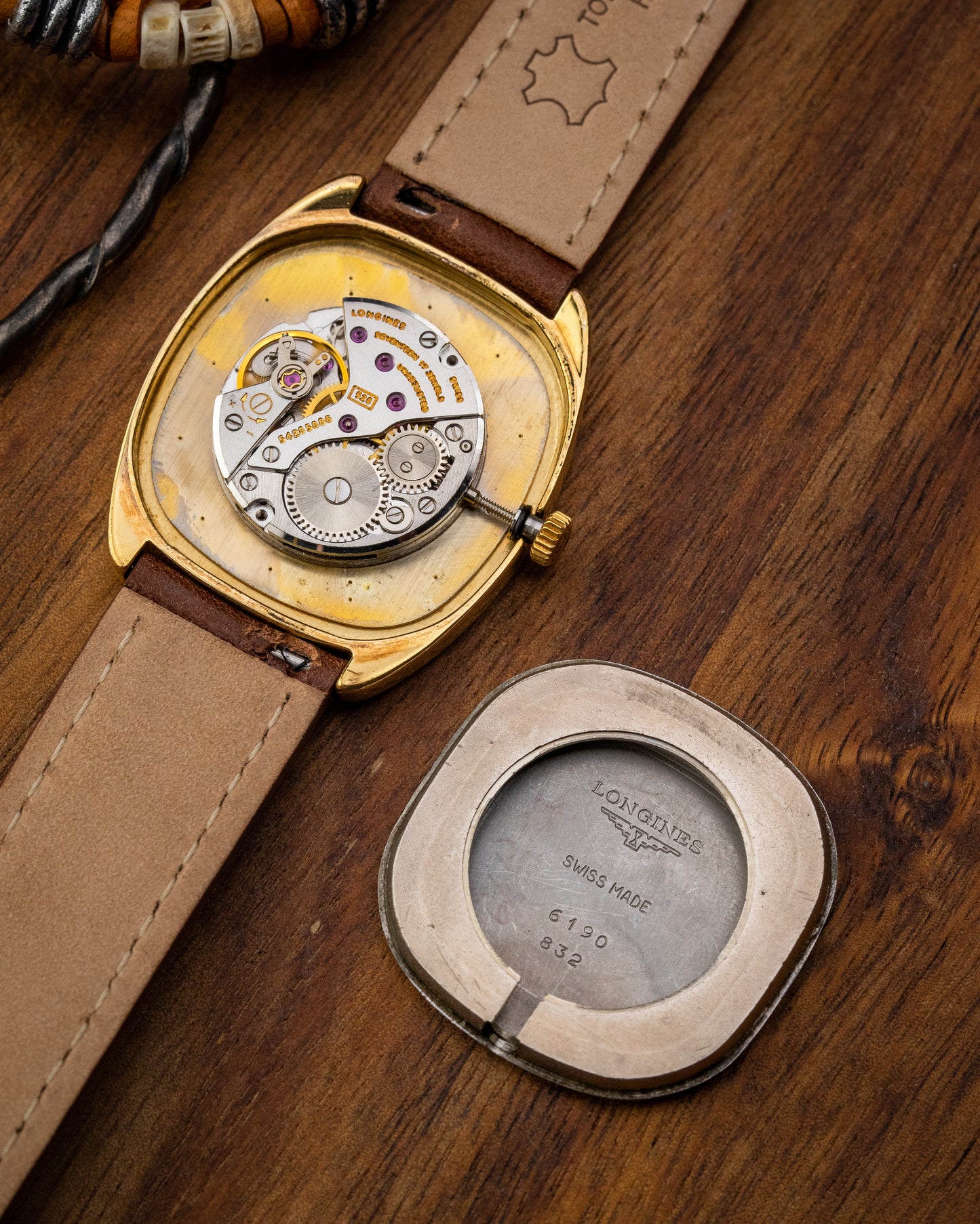 Longines Square "Cushion" Linen dial Gold Ref. 6190 (Cal. 528)