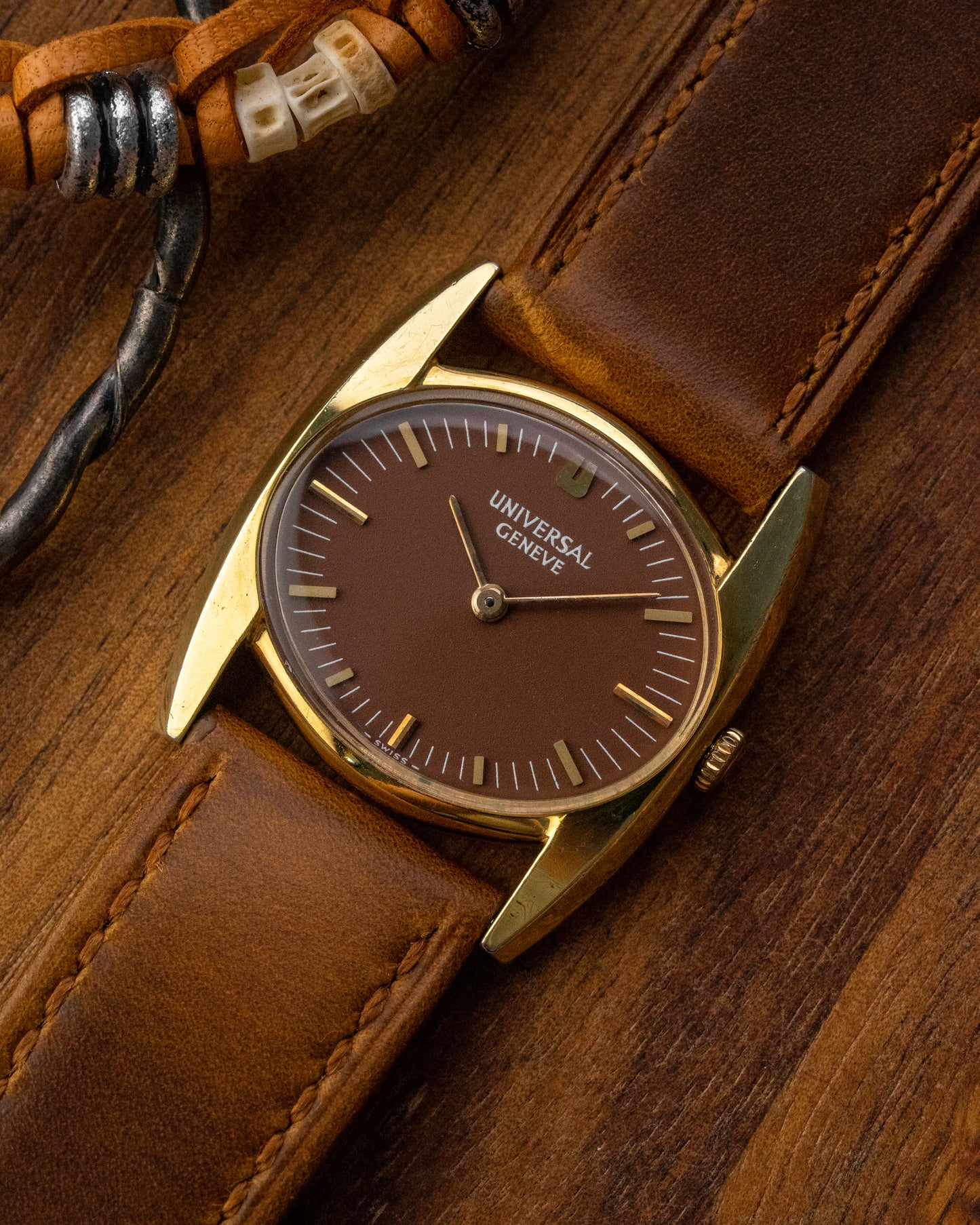 Universal Geneve "Batwing" Brown dial Gold Ref. 542608 (Cal. 42)