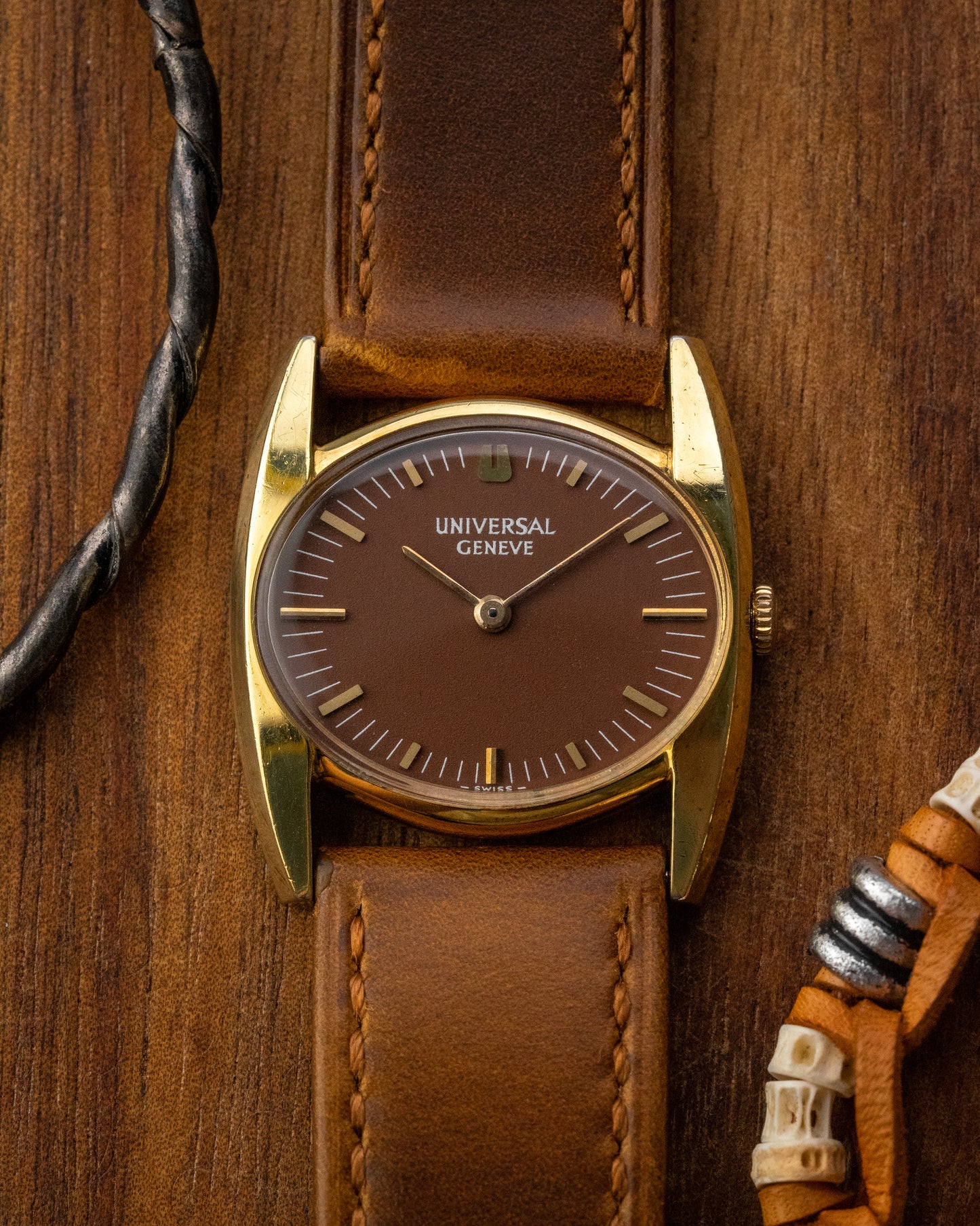 Universal Geneve "Batwing" Brown dial Gold Ref. 542608 (Cal. 42)