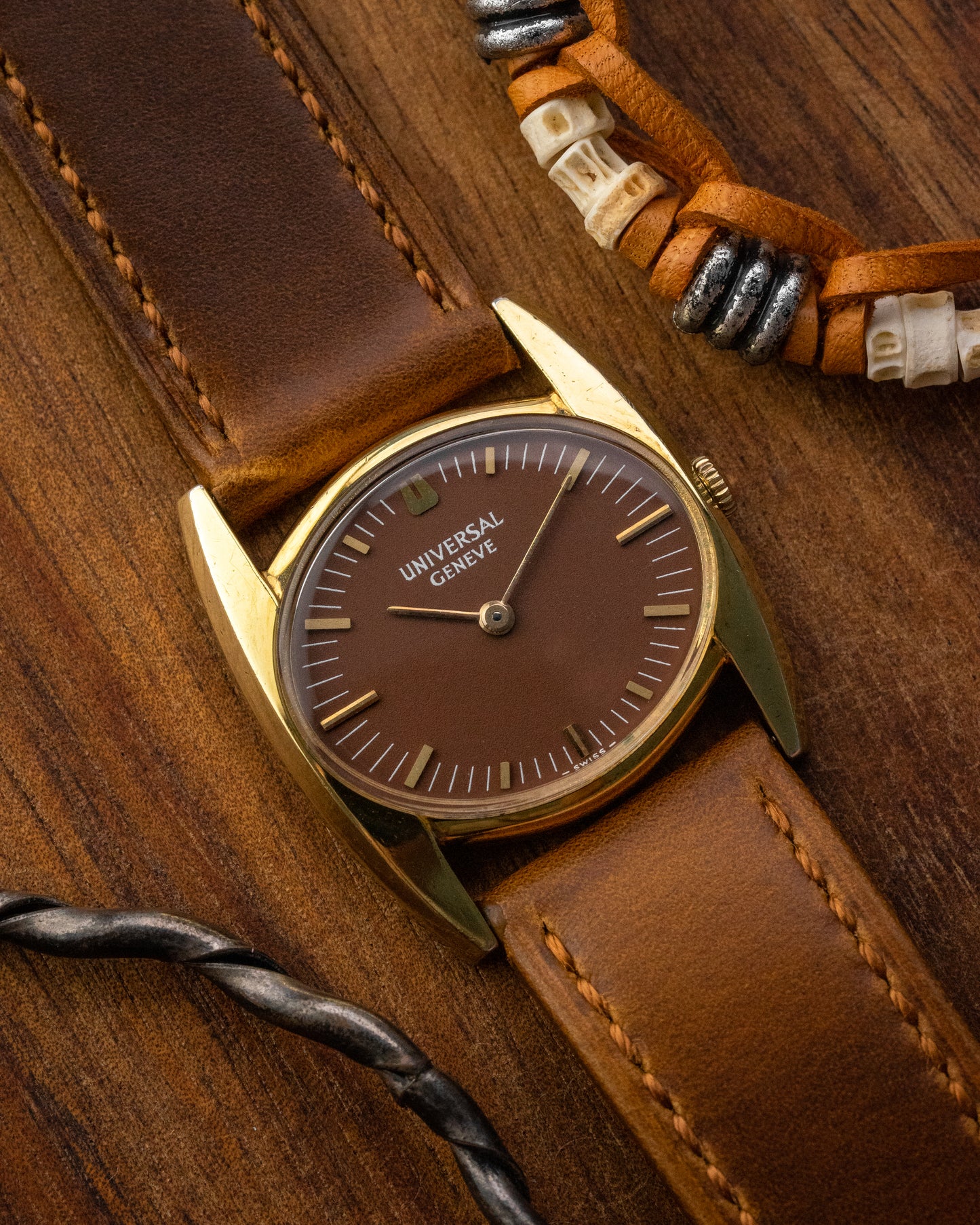 Universal Geneve "Batwing" Brown dial Gold Ref. 542608 (Cal. 42)