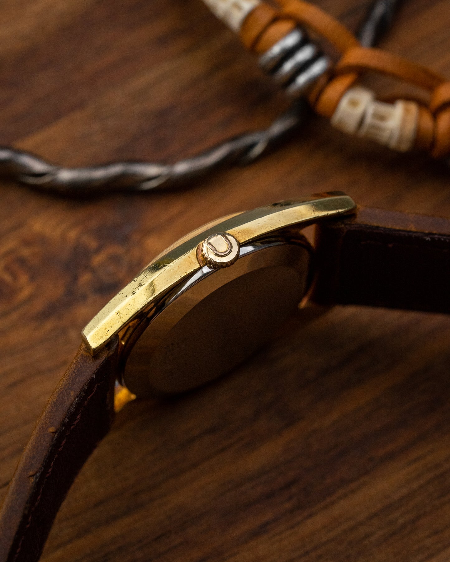 Universal Geneve "Batwing" Brown dial Gold Ref. 542608 (Cal. 42)