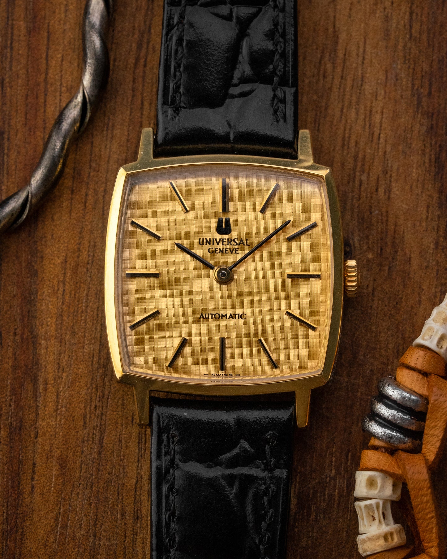 Universal Geneve Automatic "Square-Cushion" Linen dial Gold Ref. 528607
