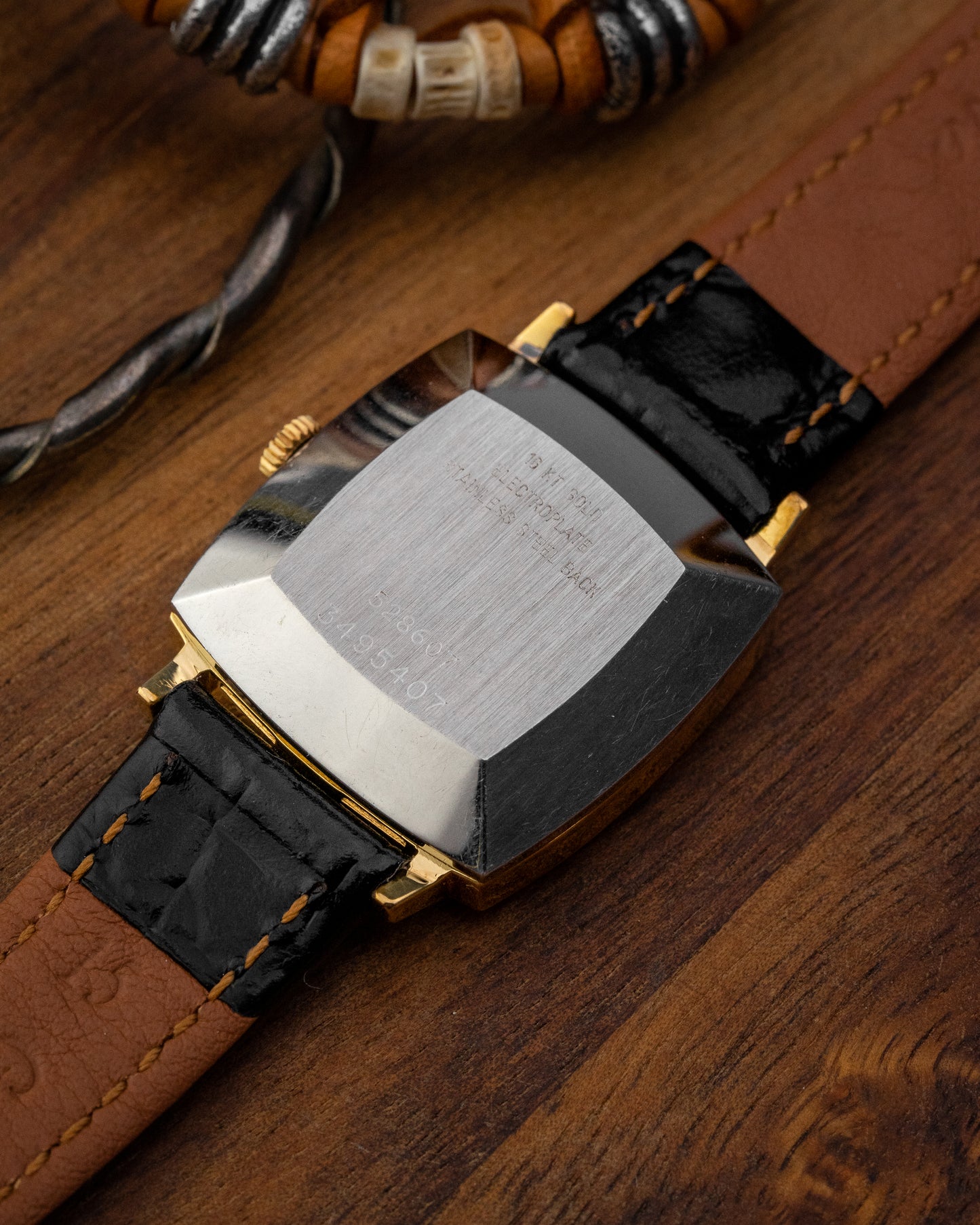 Universal Geneve Automatic "Square-Cushion" Linen dial Gold Ref. 528607