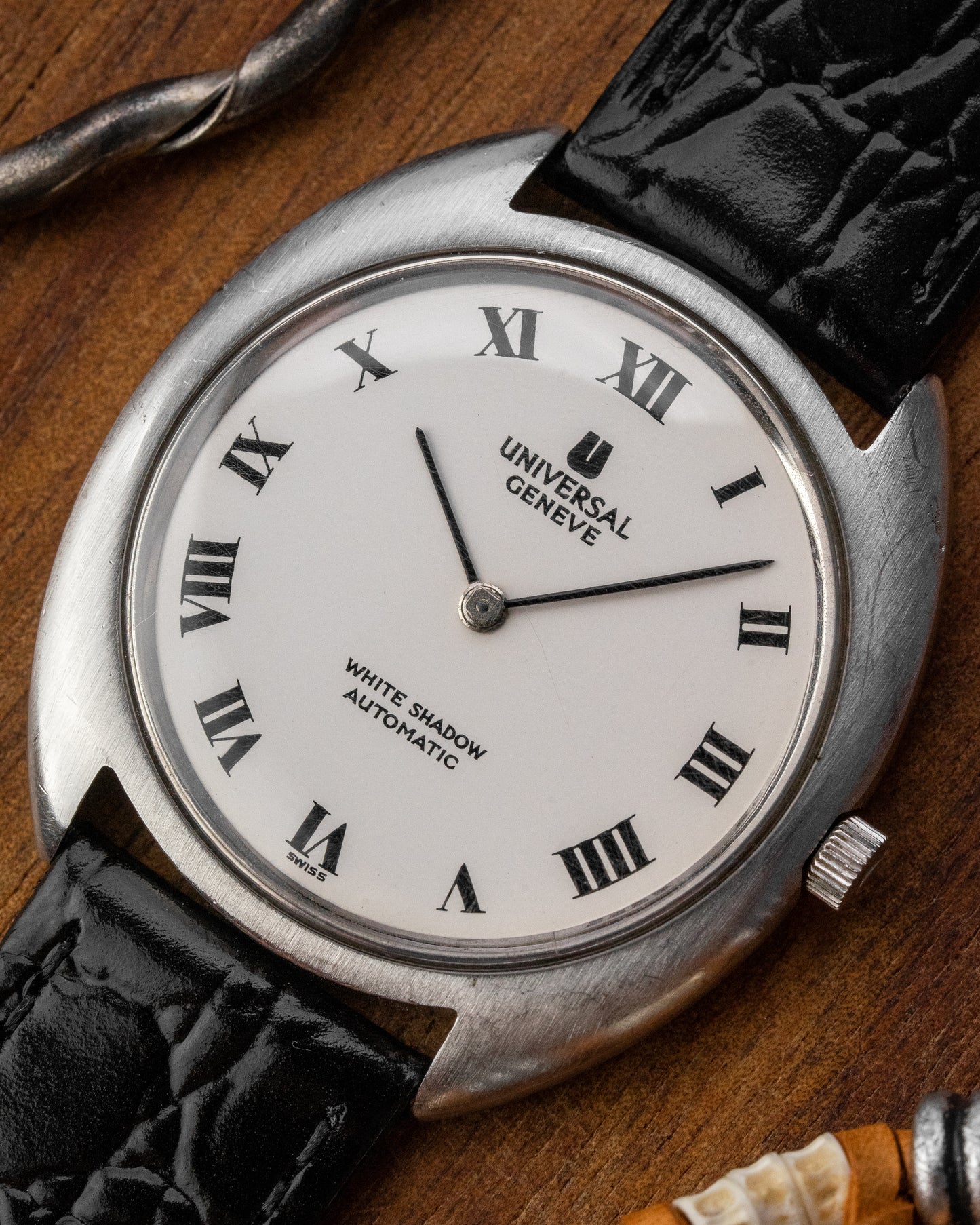 Universal Geneve White Shadow "C-shape" Roman dial Ref. 866102 (Cal. 2-66)