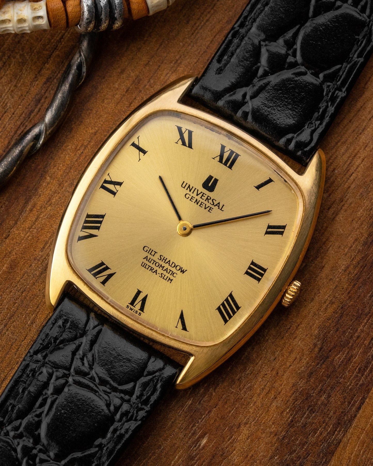 Universal Geneve Gilt Shadow "Ultra-Slim" Roman dial Gold Ref. 566105 (Cal. 2-66)