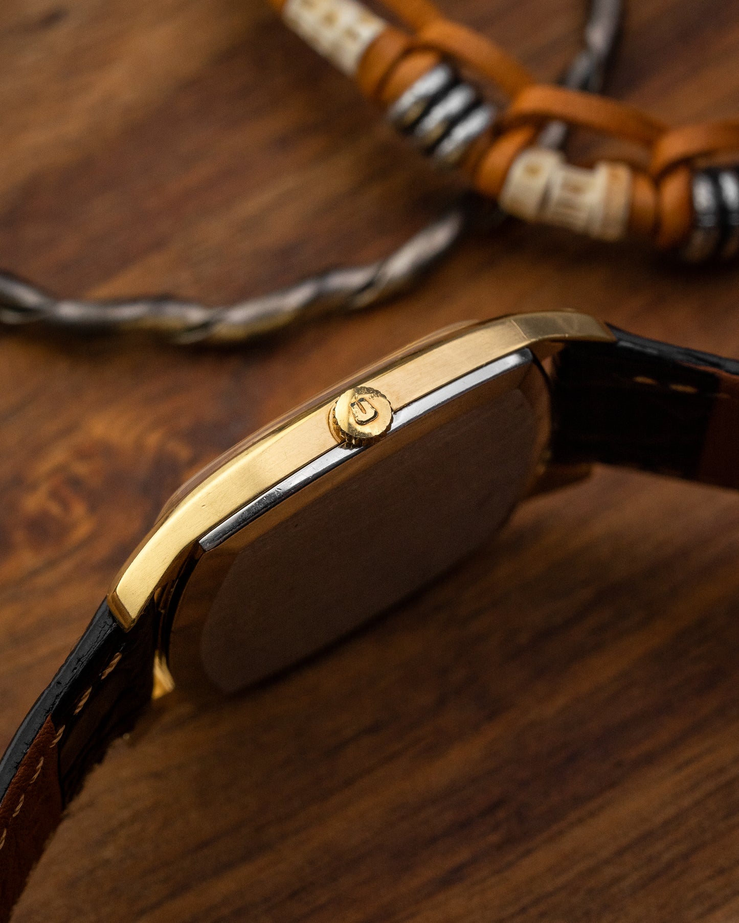 Universal Geneve Gilt Shadow "Ultra-Slim" Roman dial Gold Ref. 566105 (Cal. 2-66)
