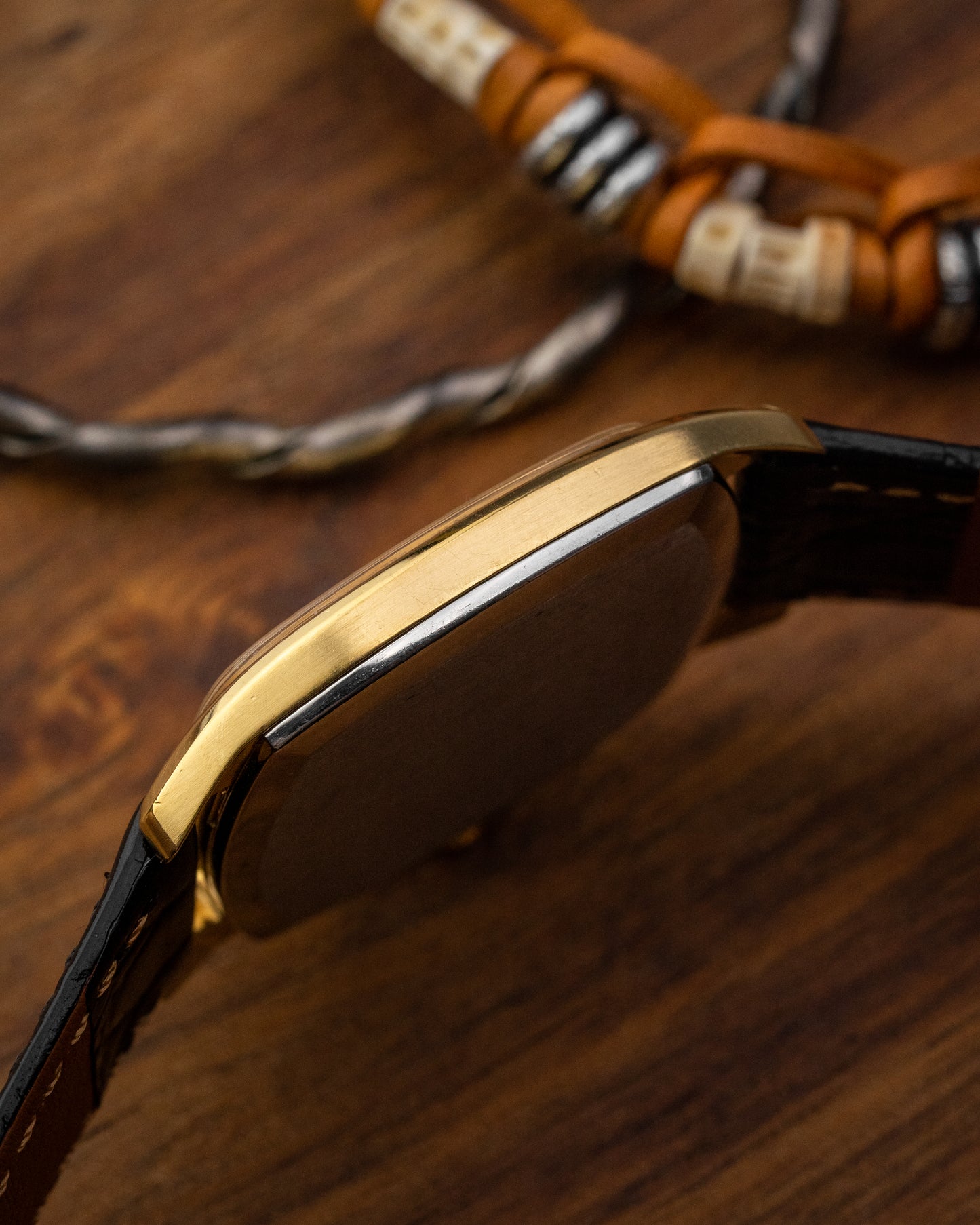 Universal Geneve Gilt Shadow "Ultra-Slim" Roman dial Gold Ref. 566105 (Cal. 2-66)