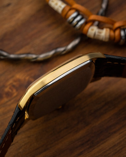Universal Geneve Gilt Shadow "Ultra-Slim" Roman dial Gold Ref. 566105 (Cal. 2-66)