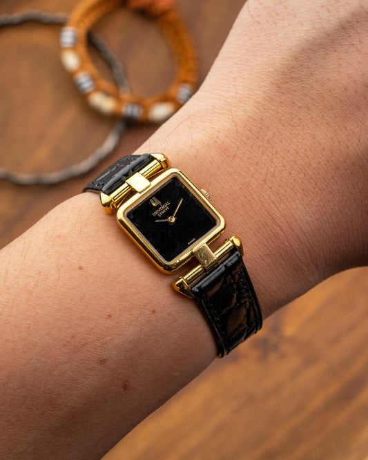 Universal Geneve Square “Convertible Cow Horn Lugs” Black dial Gold Ref. 511627 (Cal. 11)