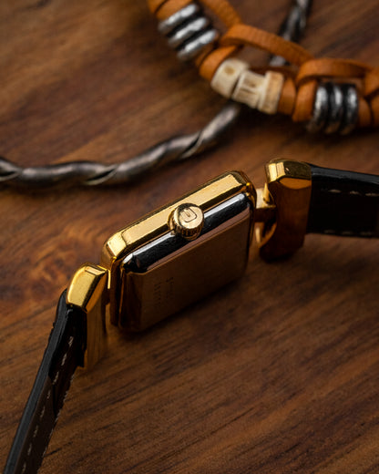 Universal Geneve Square “Convertible Cow Horn Lugs” Black dial Gold Ref. 511627 (Cal. 11)
