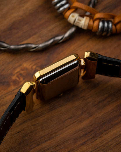 Universal Geneve Square “Convertible Cow Horn Lugs” Black dial Gold Ref. 511627 (Cal. 11)