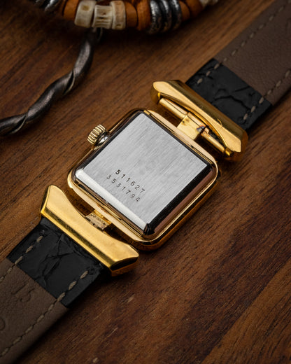 Universal Geneve Square “Convertible Cow Horn Lugs” Black dial Gold Ref. 511627 (Cal. 11)