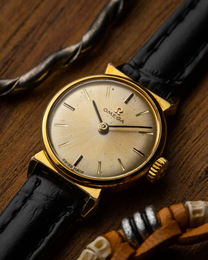Omega Petite “Cornes de Vache” Gold Ladies Ref. 511.018 (Cal. 620)